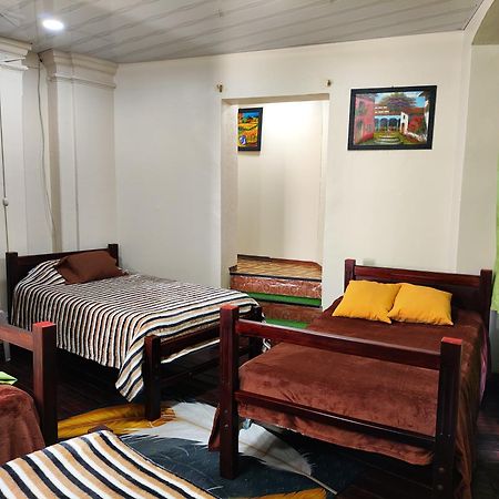 Hostal Latitud Ecuem Quito Buitenkant foto
